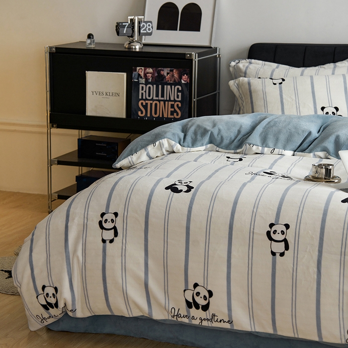 91家纺网 家纺一手货源 找家纺 千朵森 2024新款网红印花熊猫牛奶绒四件套  风格二 梵伊