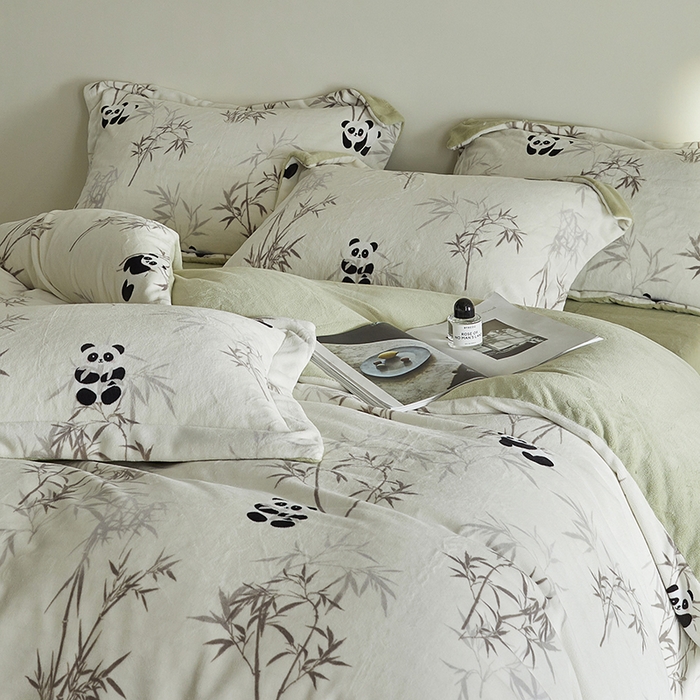 91家纺网 家纺一手货源 找家纺 千朵森 2024新款网红印花熊猫牛奶绒四件套 风格一 子初