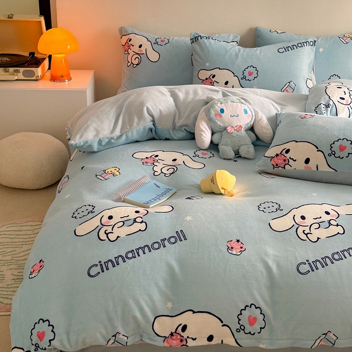 91家纺网 家纺一手货源 找家纺 2024新款三丽鸥高克重牛奶绒四件套 云朵大耳朵