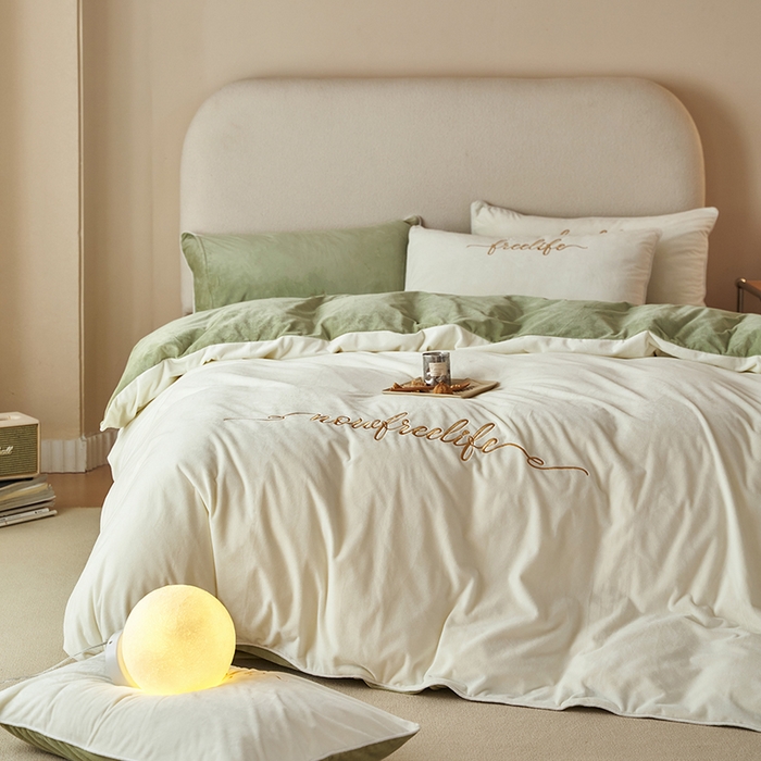 91家纺网 家纺一手货源 找家纺 千朵森 2024新款高端锦丝绒四件套-杰西卡 风格二 杰西卡-奶白配嫩绿