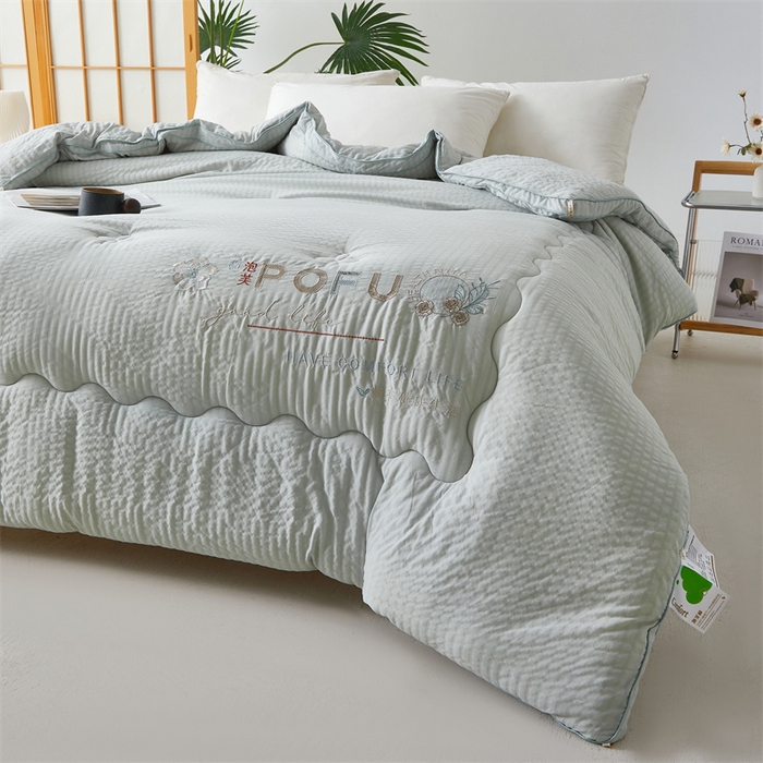 91家纺网 家纺一手货源 找家纺 爱宝被业 2025新款泡芙棉刺绣被被 泡芙棉-时尚灰