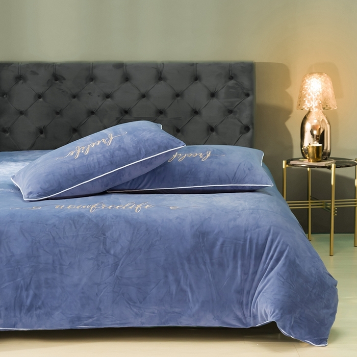 91家纺网 家纺一手货源 找家纺 千朵森 2024新款高端锦丝绒四件套-杰西卡 风格一 杰西卡-蓝灰