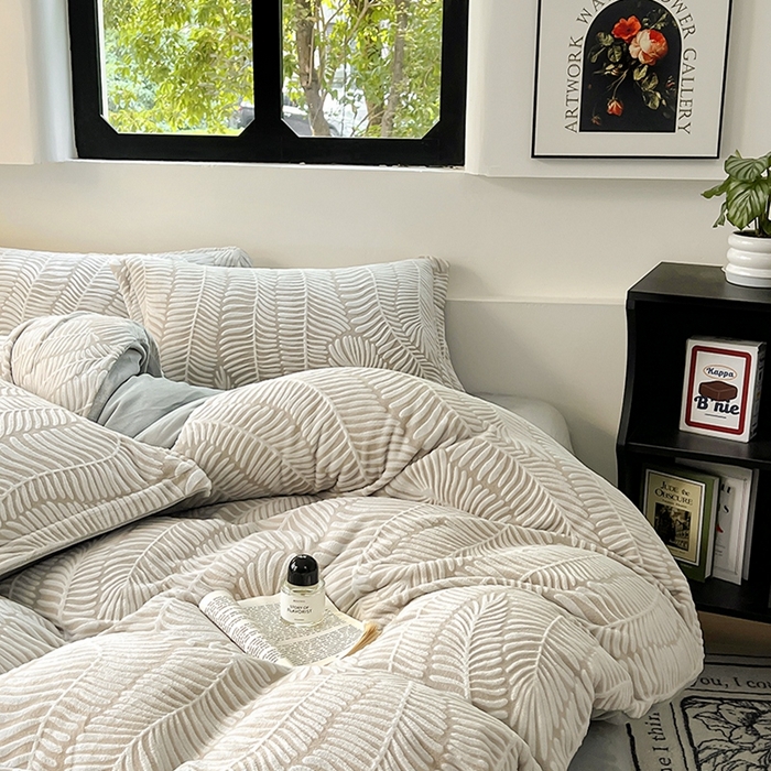 91家纺网 家纺一手货源 找家纺 新印象 2025新款高克重牛奶绒烂花四件套雕花绒四件套冷杉-灰