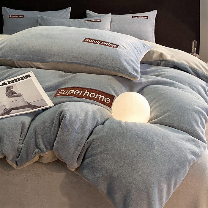 91家纺网 家纺一手货源 找家纺 笙意家纺 2025新款牛奶绒刺绣四件套-杰尼娅系列绒 杰尼亚-海清+山灰