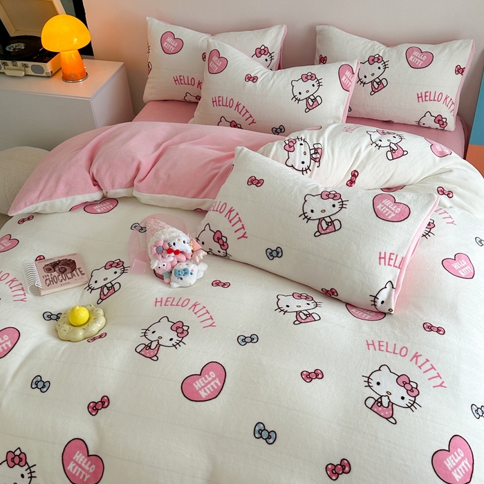 91家纺网 家纺一手货源 找家纺 2024新款三丽鸥高克重牛奶绒四件套 爱心KT猫