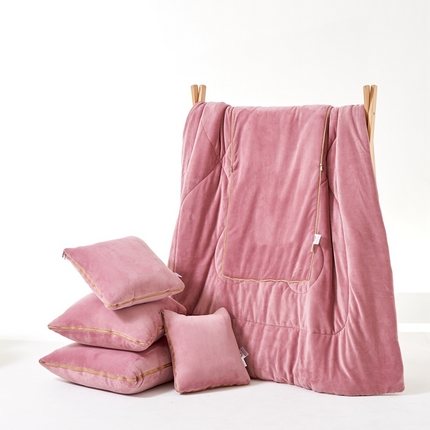91家纺网 家纺一手货源 找家纺 照世家纺 2024新款牛奶绒纯色抱枕被（控价68/89/129/169/219） 豆沙