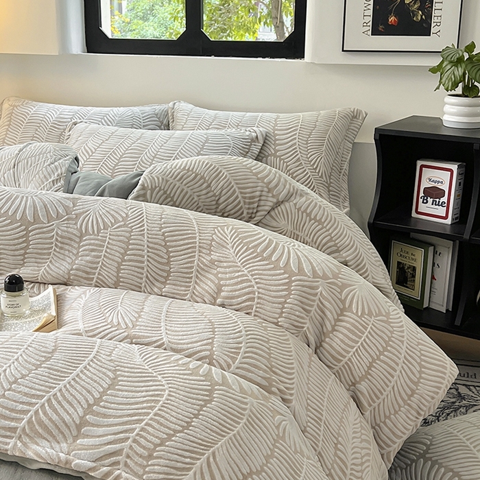 91家纺网 家纺一手货源 找家纺 新印象 2025新款高克重牛奶绒烂花四件套雕花绒四件套冷杉-灰