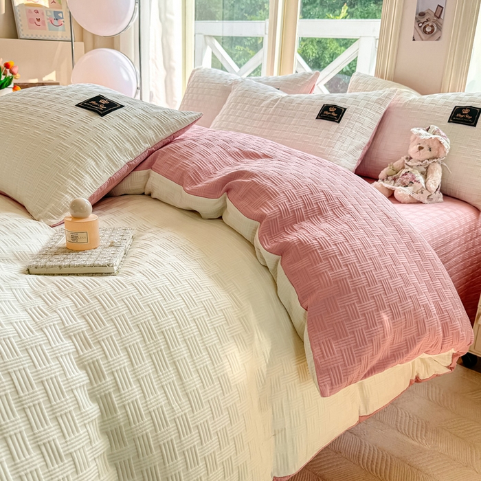 91家纺网 家纺一手货源 找家纺 红日子纺织品 2024新款A类华夫格双拼四件套 奶昔白+少女粉