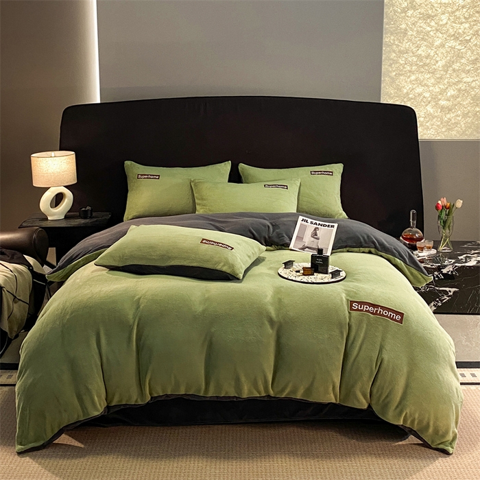 91家纺网 家纺一手货源 找家纺 笙意家纺 2025新款牛奶绒刺绣四件套-杰尼娅系列绒 杰尼亚-月牙绿+绅士灰