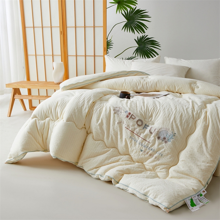 91家纺网 家纺一手货源 找家纺 爱宝被业 2025新款泡芙棉刺绣被被 泡芙棉-奶油白