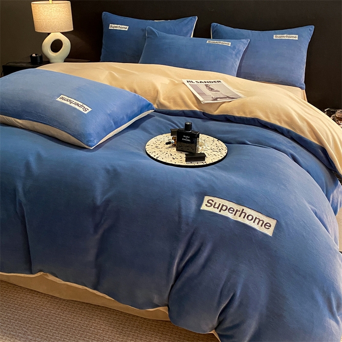 91家纺网 家纺一手货源 找家纺 笙意家纺 2025新款牛奶绒刺绣四件套-杰尼娅系列绒 杰尼亚-宾利蓝+奶茶