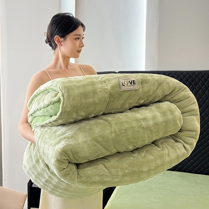 91家纺网 家纺一手货源 找家纺 （总）2024新款1保暖兔绒牛奶绒冬被-场景二