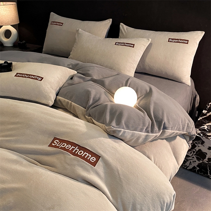 91家纺网 家纺一手货源 找家纺 笙意家纺 2025新款牛奶绒刺绣四件套-杰尼娅系列绒 杰尼亚-山灰+中灰