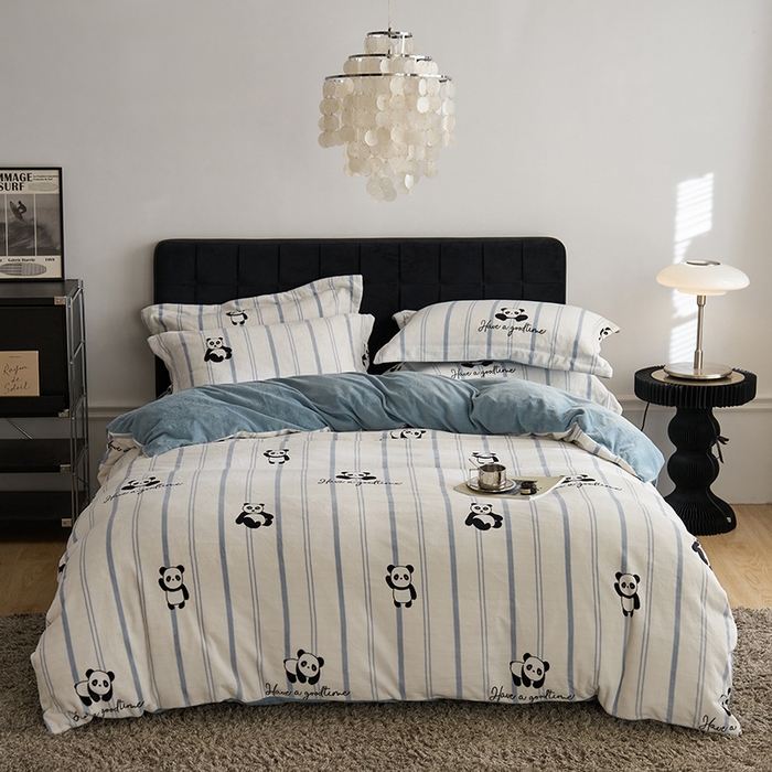 91家纺网 家纺一手货源 找家纺 千朵森 2024新款网红印花熊猫牛奶绒四件套  风格二 梵伊