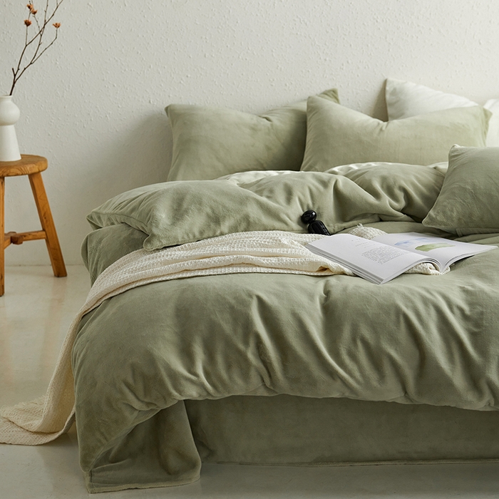 91家纺网 家纺一手货源 找家纺 千朵森 2024新款高克重纯色牛奶绒四件套 绿芙