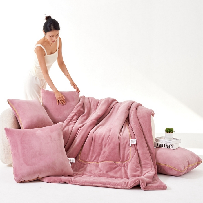 91家纺网 家纺一手货源 找家纺 照世家纺 2024新款牛奶绒纯色抱枕被（控价68/89/129/169/219） 豆沙