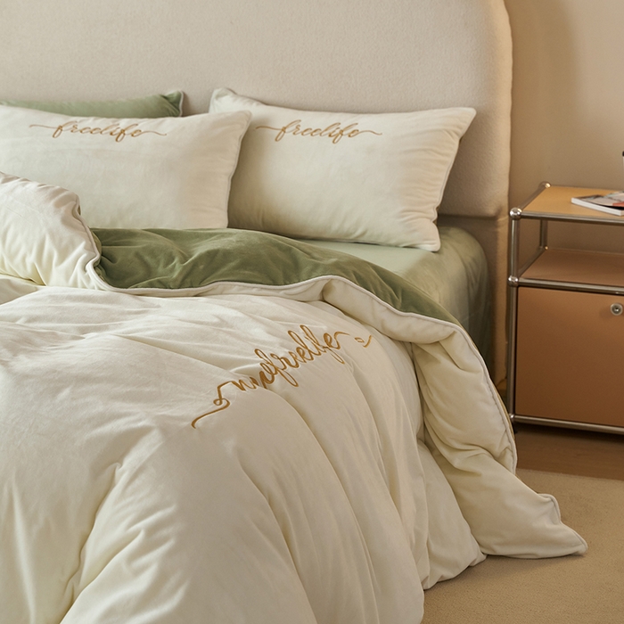 91家纺网 家纺一手货源 找家纺 千朵森 2024新款高端锦丝绒四件套-杰西卡 风格二 杰西卡-奶白配嫩绿