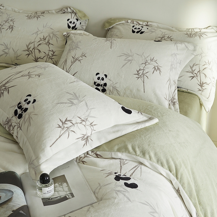 91家纺网 家纺一手货源 找家纺 （总）千朵森 2024新款网红印花熊猫牛奶绒四件套 风格一