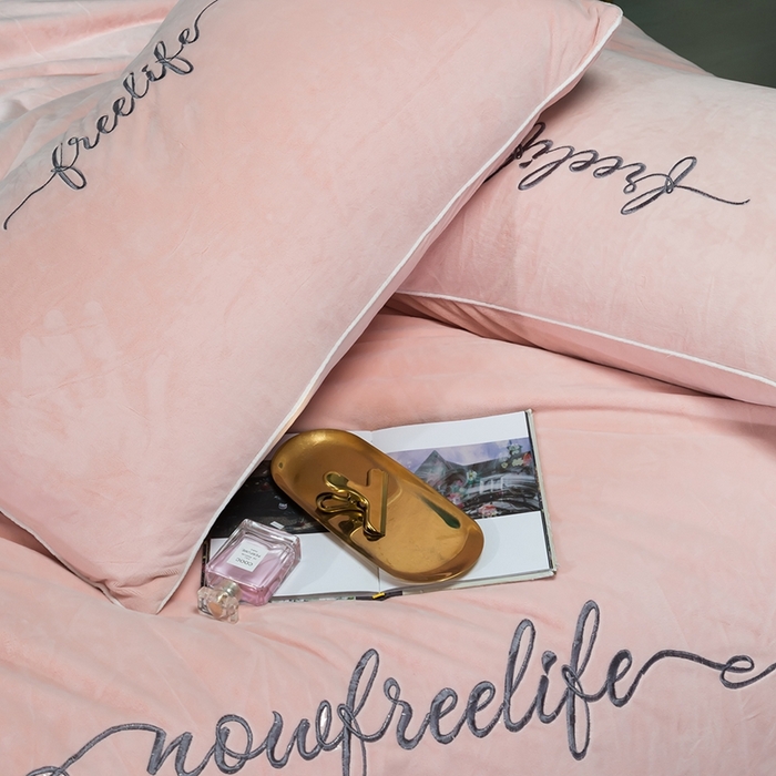 91家纺网 家纺一手货源 找家纺 千朵森 2024新款高端锦丝绒四件套-杰西卡 风格一 杰西卡-艾玉