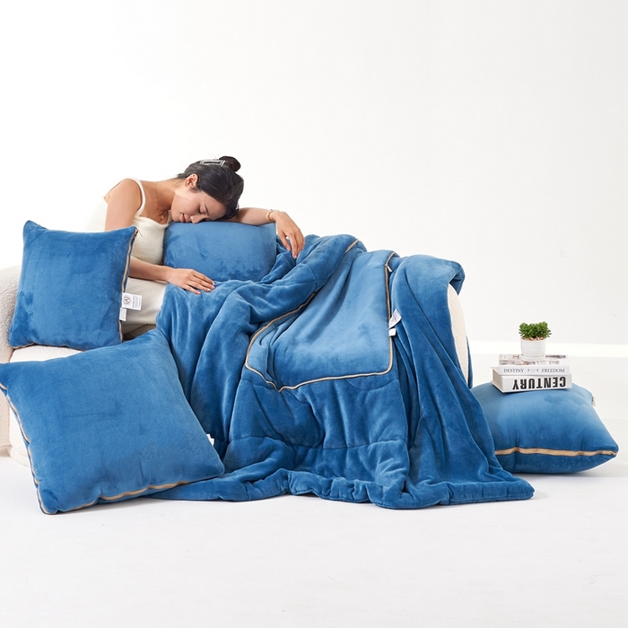 91家纺网 家纺一手货源 找家纺 照世家纺 2024新款牛奶绒纯色抱枕被（控价68/89/129/169/219） 宝石蓝