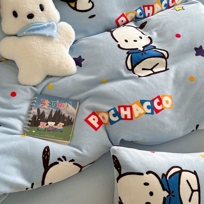 91家纺网 家纺一手货源 找家纺 2024新款三丽鸥高克重牛奶绒四件套 活力帕恰狗