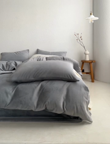 91家纺网 家纺一手货源 找家纺 千朵森 2024新款高克重纯色牛奶绒四件套 太空灰