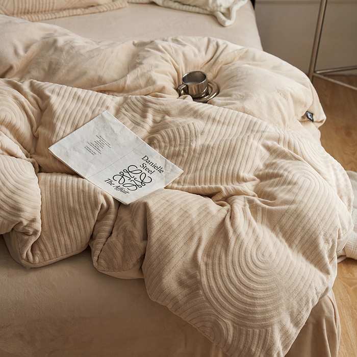 91家纺网 家纺一手货源 找家纺 千朵森 2024新款加厚提花牛奶绒四件套-年纪 风格一 年纪-杏