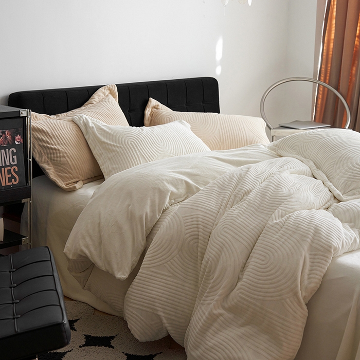 91家纺网 家纺一手货源 找家纺 （总）千朵森 2024新款加厚提花牛奶绒四件套-年纪 风格一