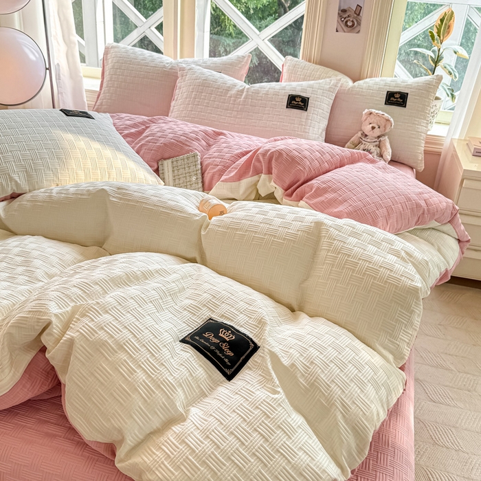 91家纺网 家纺一手货源 找家纺 红日子纺织品 2024新款A类华夫格双拼四件套 奶昔白+少女粉