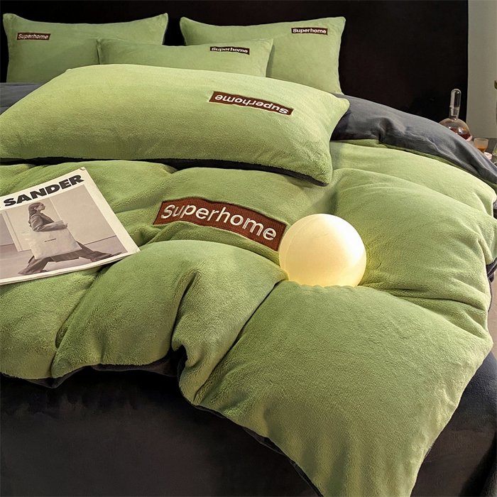 91家纺网 家纺一手货源 找家纺 笙意家纺 2025新款牛奶绒刺绣四件套-杰尼娅系列绒 杰尼亚-月牙绿+绅士灰