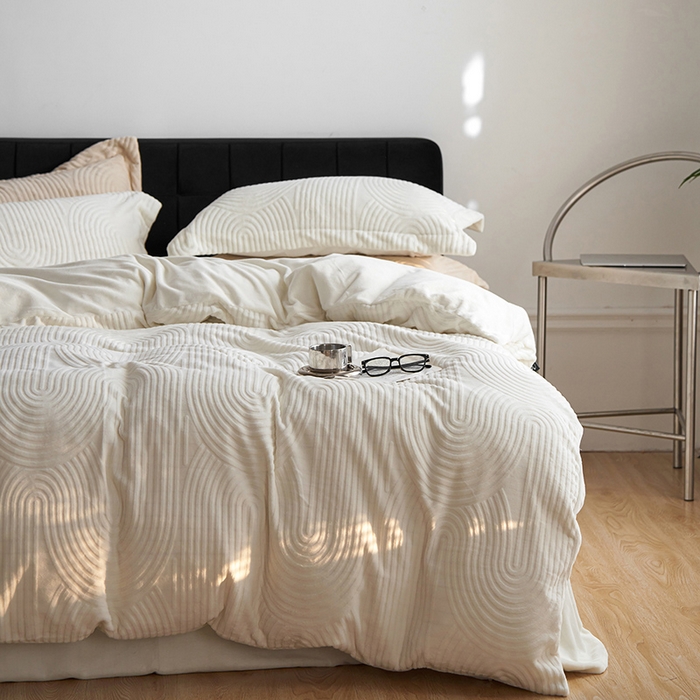 91家纺网 家纺一手货源 找家纺 （总）千朵森 2024新款加厚提花牛奶绒四件套-年纪 风格一