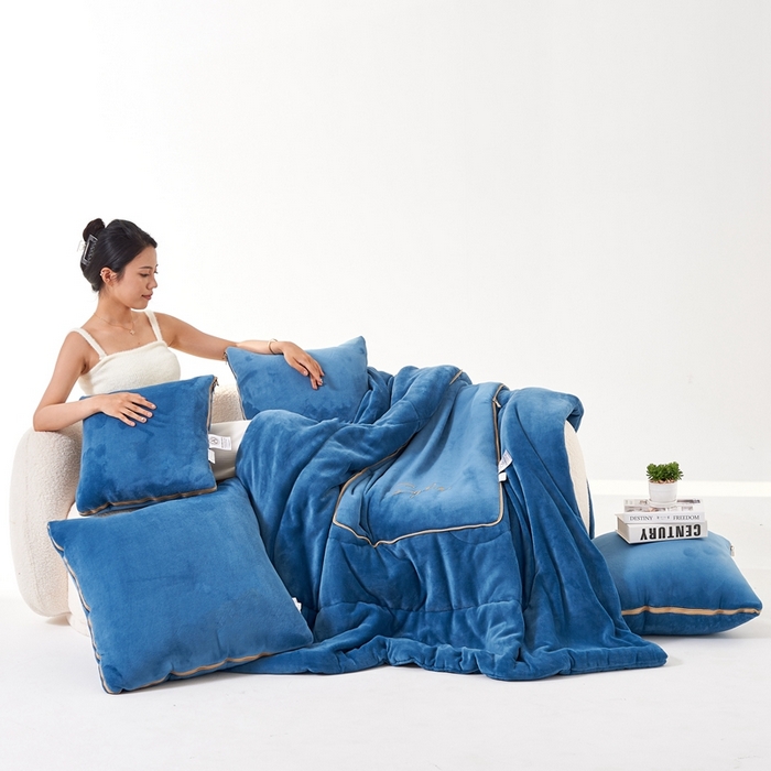 91家纺网 家纺一手货源 找家纺 照世家纺 2024新款牛奶绒纯色抱枕被（控价68/89/129/169/219） 宝石蓝