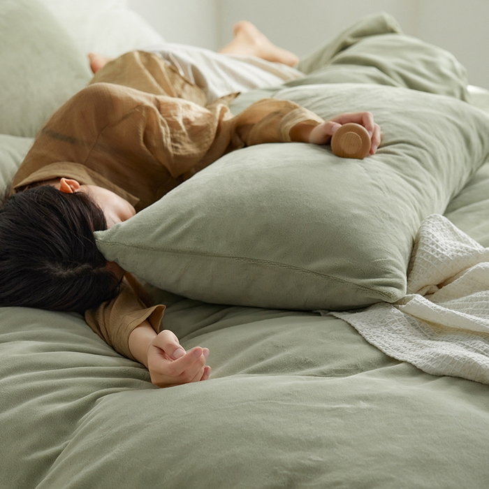 91家纺网 家纺一手货源 找家纺 千朵森 2024新款高克重纯色牛奶绒四件套 绿芙