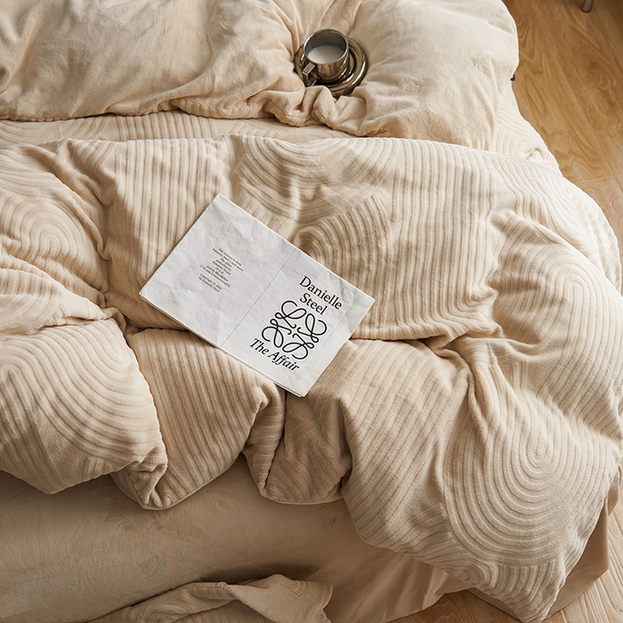 91家纺网 家纺一手货源 找家纺 千朵森 2024新款加厚提花牛奶绒四件套-年纪 风格一 年纪-杏