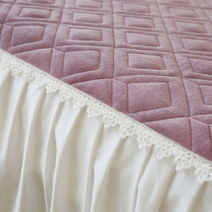 91家纺网 家纺一手货源 找家纺 缦彩 2024新款高克重牛奶绒夹棉床笠式床裙三件套 艾格梦幻紫