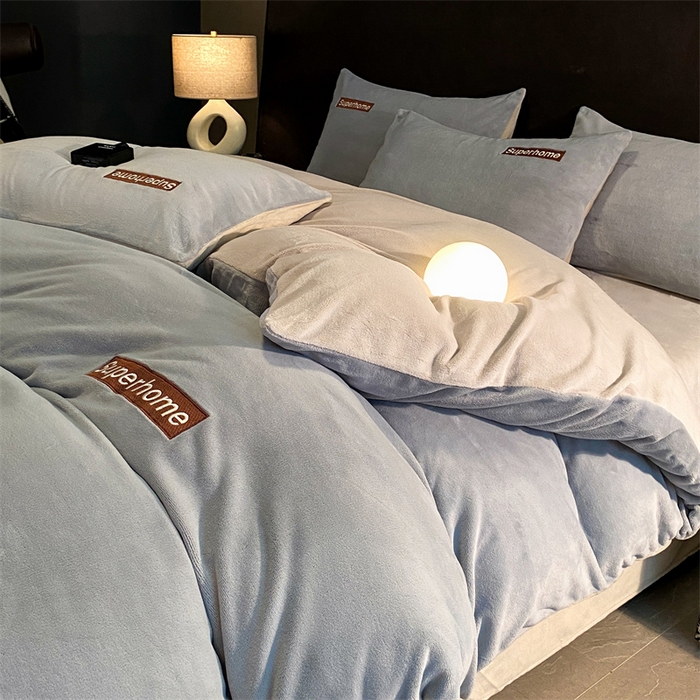 91家纺网 家纺一手货源 找家纺 笙意家纺 2025新款牛奶绒刺绣四件套-杰尼娅系列绒 杰尼亚-海清+山灰