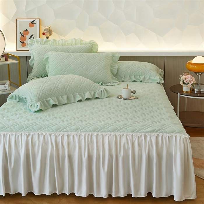 91家纺网 家纺一手货源 找家纺 缦彩 2024新款高克重牛奶绒夹棉床笠式床裙三件套 艾格清新绿