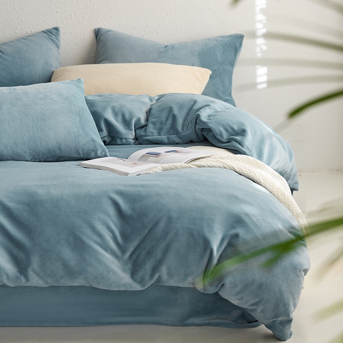 91家纺网 家纺一手货源 找家纺 千朵森 2024新款高克重纯色牛奶绒四件套 微蓝