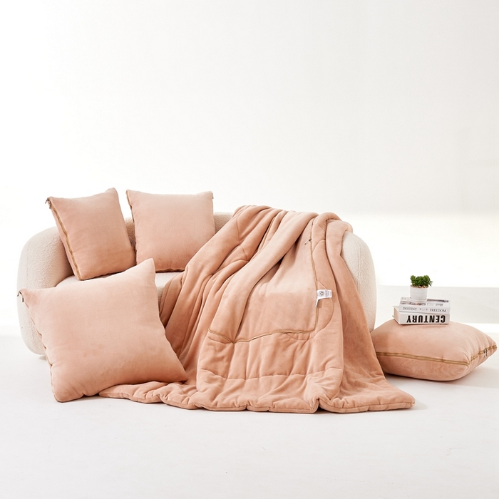 91家纺网 家纺一手货源 找家纺 照世家纺 2024新款牛奶绒纯色抱枕被（控价68/89/129/169/219） 驼色