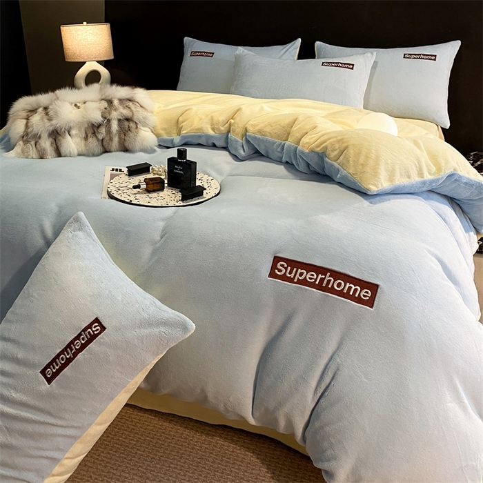 91家纺网 家纺一手货源 找家纺 笙意家纺 2025新款牛奶绒刺绣四件套-杰尼娅系列绒 杰尼亚-婴儿蓝+奶黄