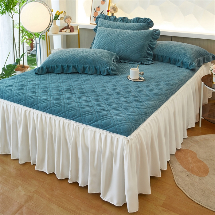 91家纺网 家纺一手货源 找家纺 缦彩 2024新款高克重牛奶绒夹棉床笠式床裙三件套 艾格雾蓝