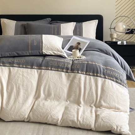 91家纺网 家纺一手货源 找家纺 （总）宇航家纺 2025新款轻奢风芭蕉叶牛奶绒绣花四件套（提供买家秀）