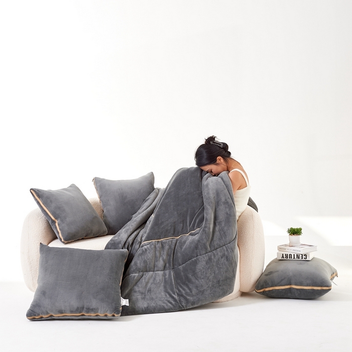 91家纺网 家纺一手货源 找家纺 照世家纺 2024新款牛奶绒纯色抱枕被（控价68/89/129/169/219） 深灰