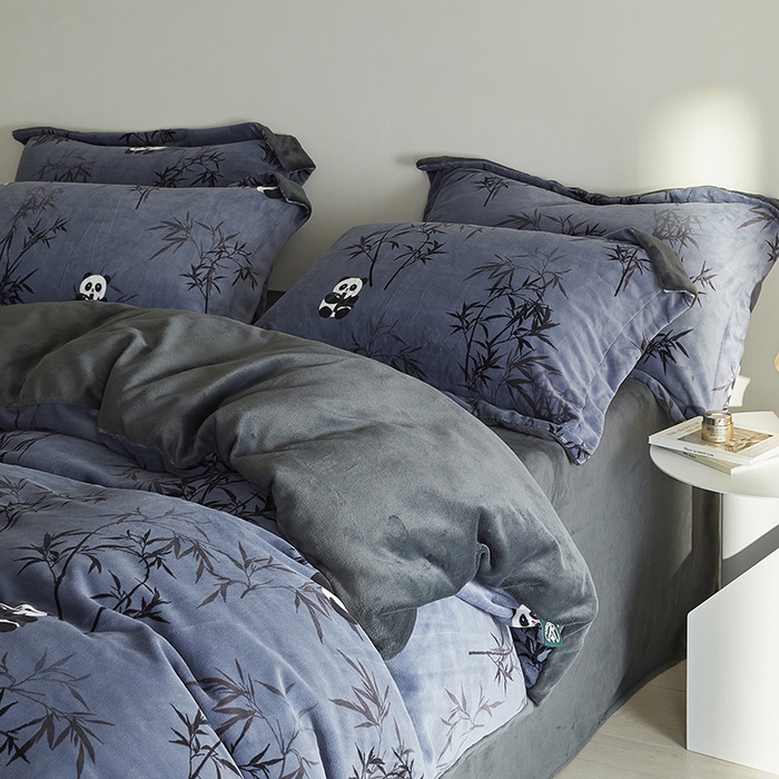 91家纺网 家纺一手货源 找家纺 千朵森 2024新款网红印花熊猫牛奶绒四件套 风格一 卡诺