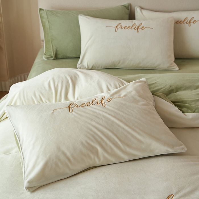 91家纺网 家纺一手货源 找家纺 千朵森 2024新款高端锦丝绒四件套-杰西卡 风格一 杰西卡-奶白配嫩绿