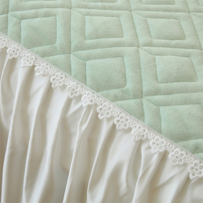 91家纺网 家纺一手货源 找家纺 缦彩 2024新款高克重牛奶绒夹棉床笠式床裙三件套 艾格清新绿