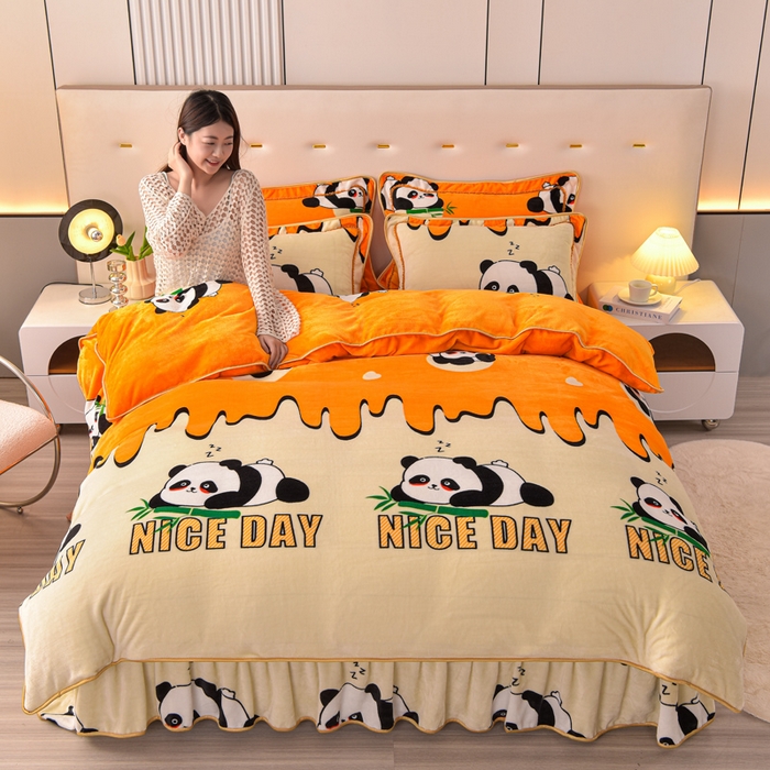 91家纺网 家纺一手货源 找家纺 静缘分 2025新款230克特厚8.5斤牛奶绒金貂绒床裙款保暖四件套-可爱熊猫