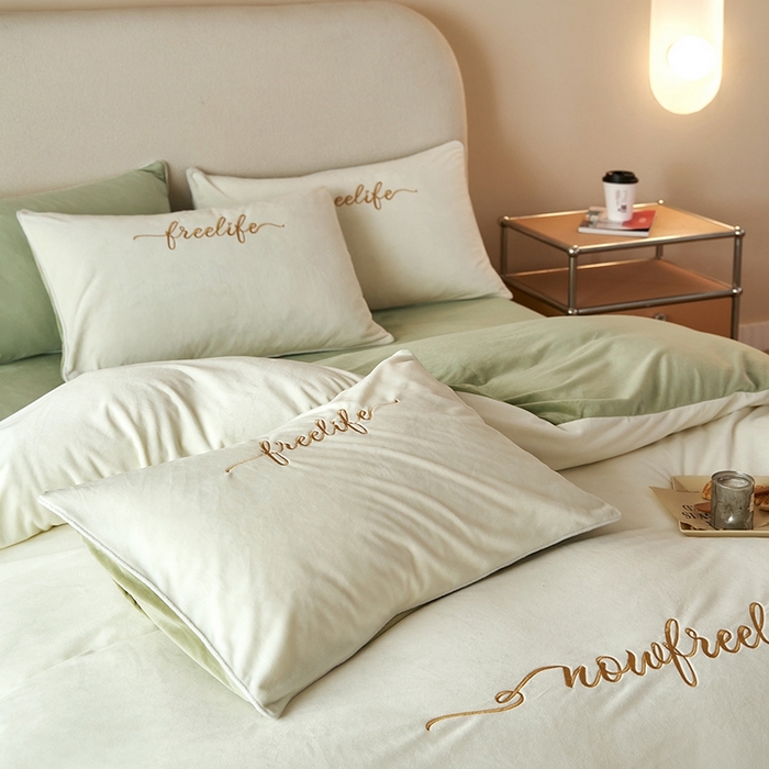 91家纺网 家纺一手货源 找家纺 千朵森 2024新款高端锦丝绒四件套-杰西卡 风格一 杰西卡-奶白配嫩绿