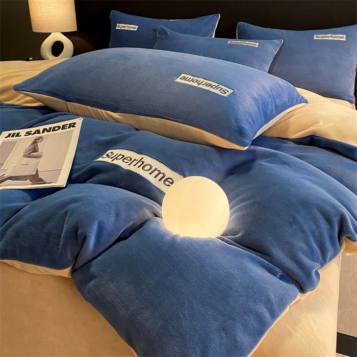 91家纺网 家纺一手货源 找家纺 笙意家纺 2025新款牛奶绒刺绣四件套-杰尼娅系列绒 杰尼亚-宾利蓝+奶茶