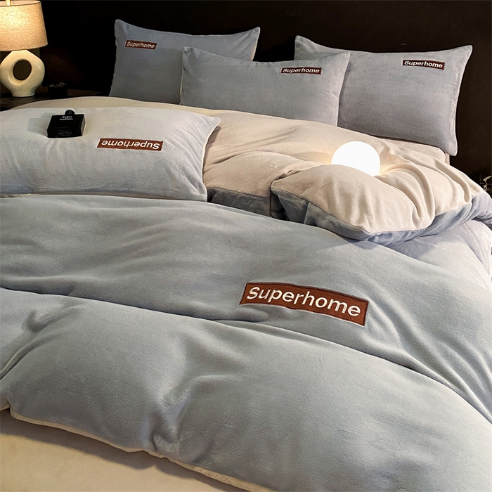 91家纺网 家纺一手货源 找家纺 笙意家纺 2025新款牛奶绒刺绣四件套-杰尼娅系列绒 杰尼亚-海清+山灰